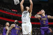 比斯利在最强NBA中的表现如何？他的属性和能力有哪些特点？