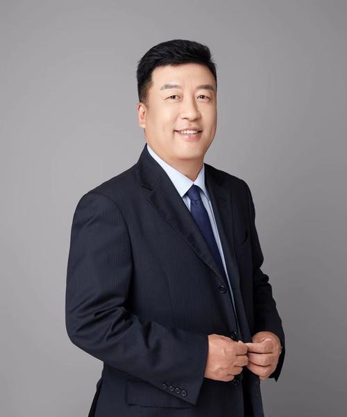 张涛在cf中一年能赚多少？他的收入来源是什么？